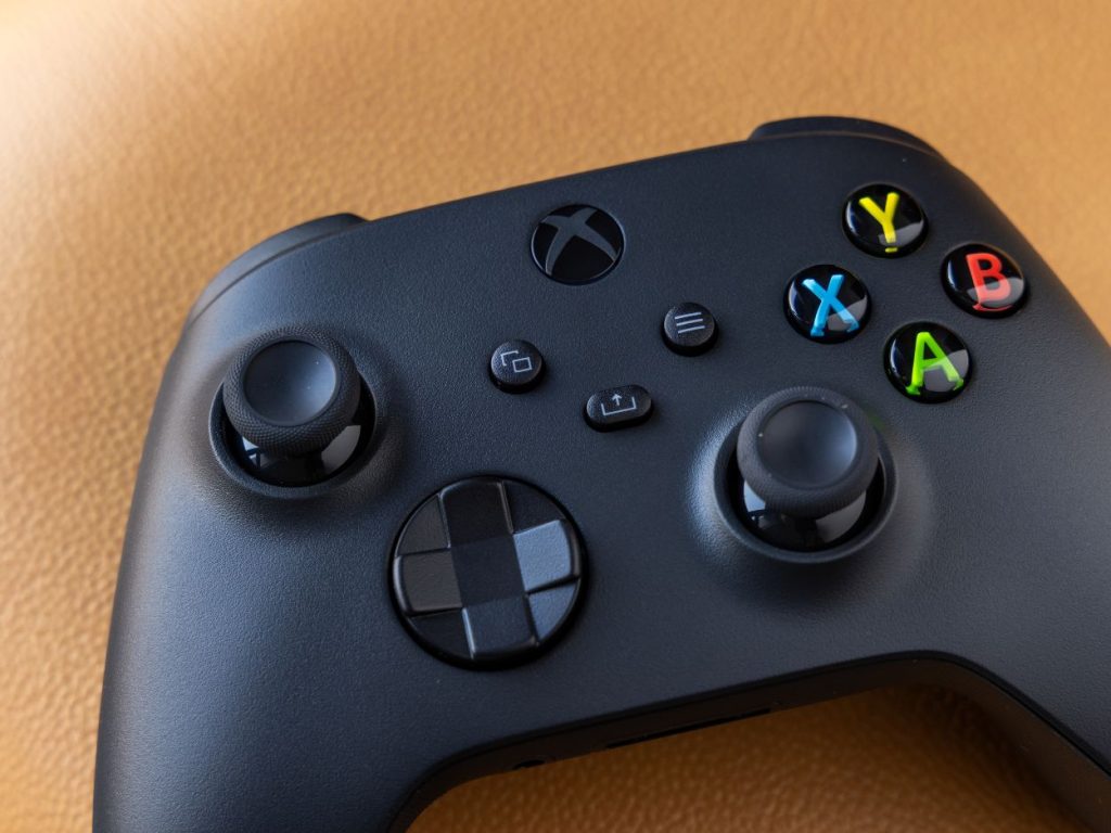 can you use a xbox controller on ps4